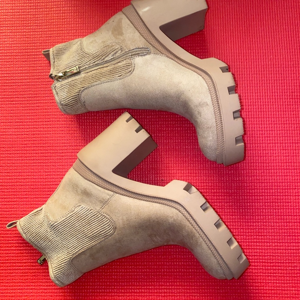 Jennifer Lopez Ankle Heeled Boots - Picture 12 of 16